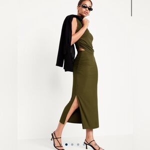 NWT Old Navy Ruched Skirt in Conifer